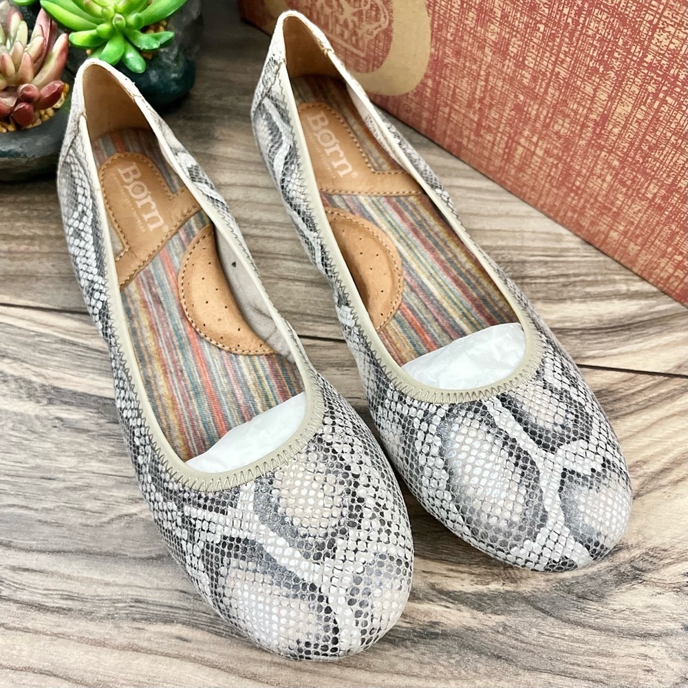 NIB Born Julianne Leather Ballet Flats White Snake 8.5M 40